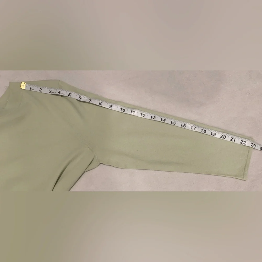 Vince Stretch Knit Sweater Light Green Size Large Minimalist Lightweight NWOT